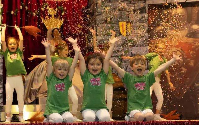 Die Spargelborzel mit einem entzückenden „Bibi-
Blocksberg-Tanz“. 
 | Foto: Wolfgang Neuberth