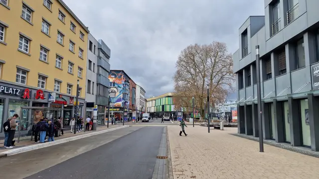 Am Mittwochnachmittag pöbelte der 35-Jährige im Bereich des Fackelbrunnens einen 51-jährigen Mann an, warf eine Flasche nach ihm und schlug ihm ins Gesicht | Foto: Ralf Vester