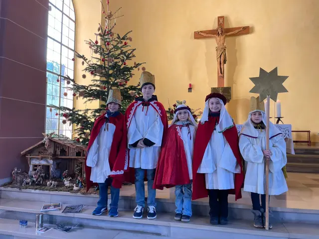 Sternsinger beim Aussendungsgottesdienst in Ramberg | Foto: Christina Hahn
