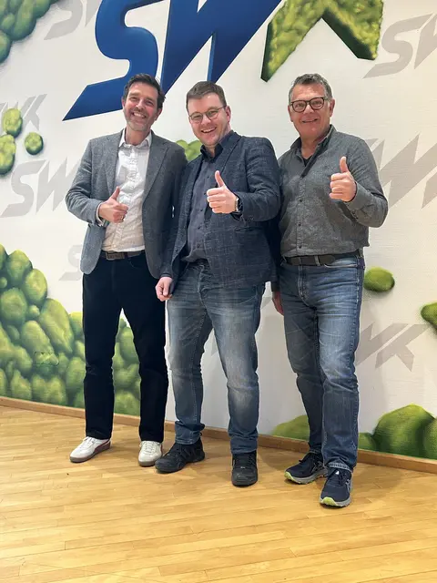 (v.l.n.r.) Dr. Arvid Blume (Vorstand der SWK Stadtwerke Kaiserslautern), Philipp Gruber (Ortsbürgermeister St. Julian), Thomas Wendland (1. Beigeordneter)
 
 | Foto: SWK