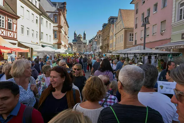 Verkaufsoffener Sonntag Speyer - auch 2026 anlässlich des Bauernmarkts | Foto: Hans-Peter Meyer