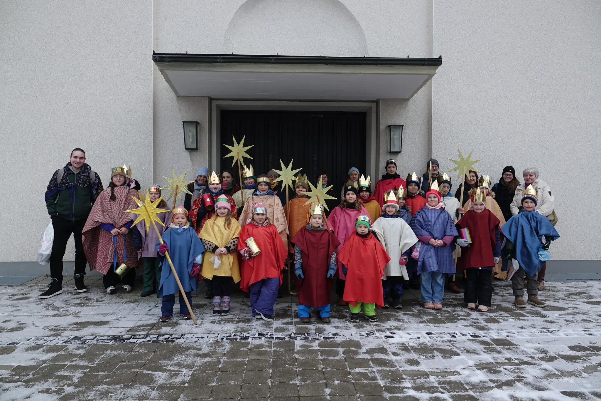 Sternsinger-der-Hambacher-Gemeinden-mit-ber-30-000-Euro