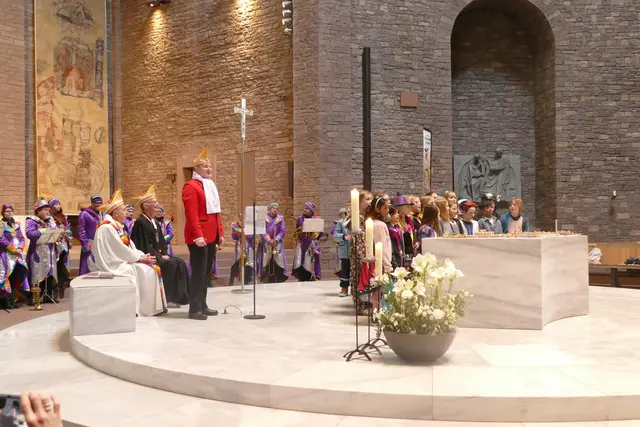 Markus Künstler, KG Humoristika, und der Kinderchor der Oberwaldschule | Foto: Jutta Hauswirth