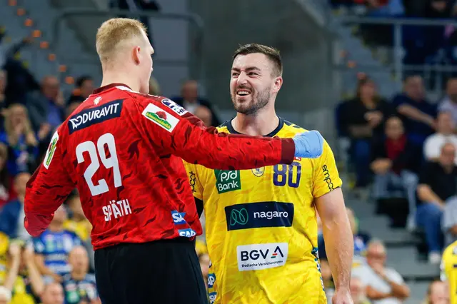 Die Löwen-Spieler David Späth (links) und Jannik Kohlbacher (rechts) bringen aus Dänemark EM-Silber mit.  | Foto: Kösegi/PIX-Sportfotos