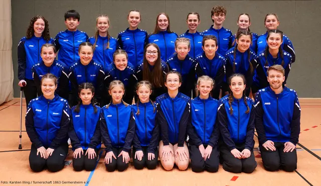 hintere Reihe vlnr: Emilia Messerschmidt, David Nighem, Chiara Huber, Milena Riester, Mira Beck, Julia Linder, Lasse Trauth, Stefanie Nering und Emely Prel   ---   mittlere Reihe vlnr: Fabienne Metzger, Liv Grete Schupp, Bianca Illing, Diana Brauer, Linda Orschel, Lilly Ehmer, Mia Knebel und Petra Golik   ---   vordere Reihe vlnr: Simone Illing, Emma Brandenburger, Liana Knaus, Julia Arnst, Lea Golik, Lea-Sophie Rau, Juli Ehmer und Mark Maurer | Foto: Karsten Illing