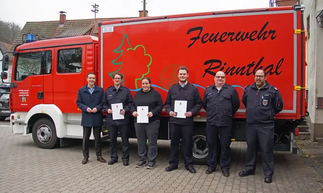 Verbandsgemeindebürgermeister Christian Burkhart, stellvertrender Wehrführer Christian Daußmann, Magdalena Klar, Alain Schott, Wehrführer Bernd Knorr und Wehrleiter Bernd Pietsch (von links). | Foto: Vanessa Tratzsch