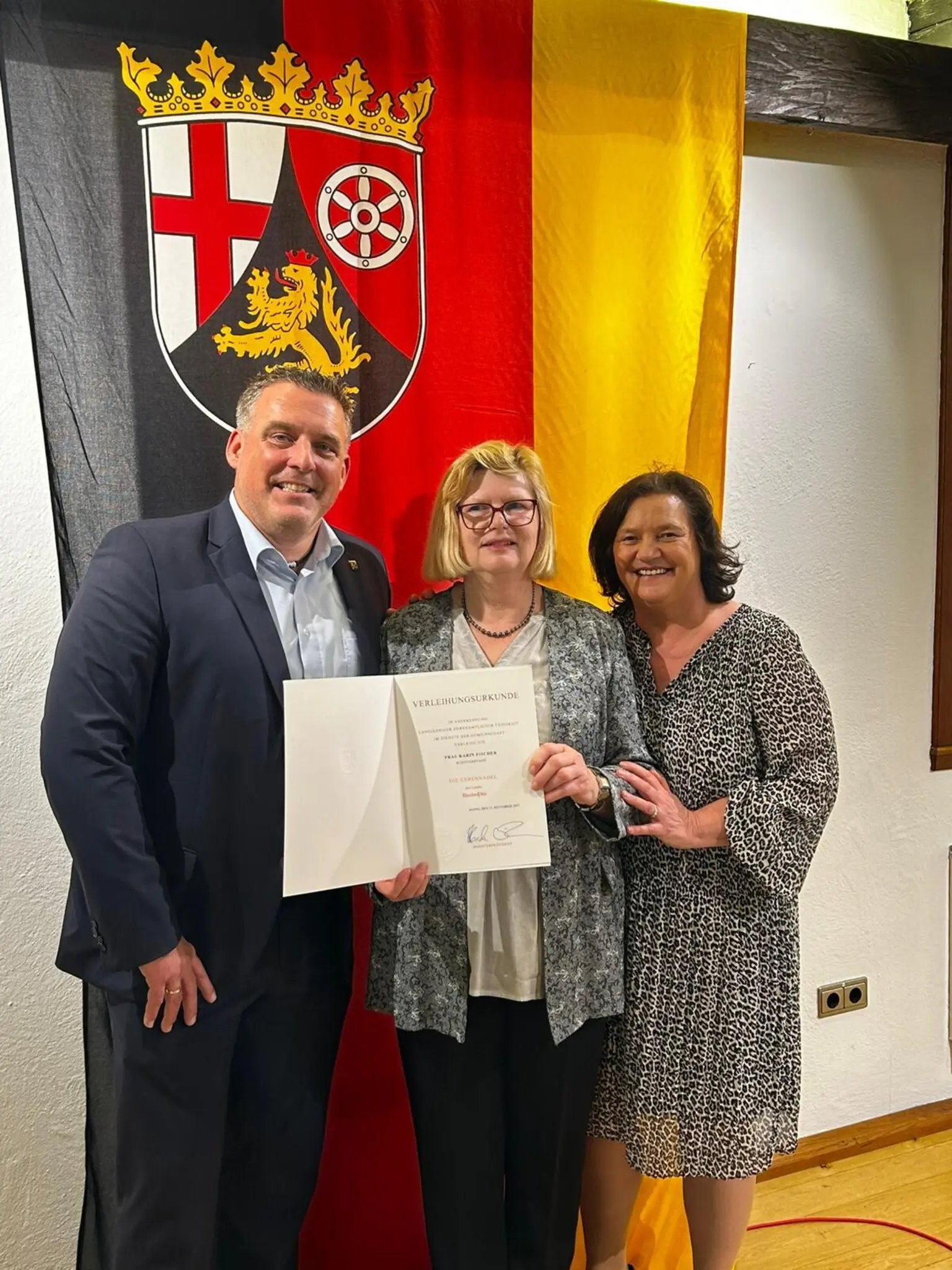 Karin-Fischer-vom-Tierschutzverein-erh-lt-Landesehrennadel