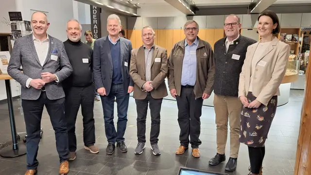 Beigeordnete Johanna Kunzendorff (rechts im Bild) vertritt die Stadt Neustadt im neu gegründeten Verein. | Foto: Stadt Neustadt