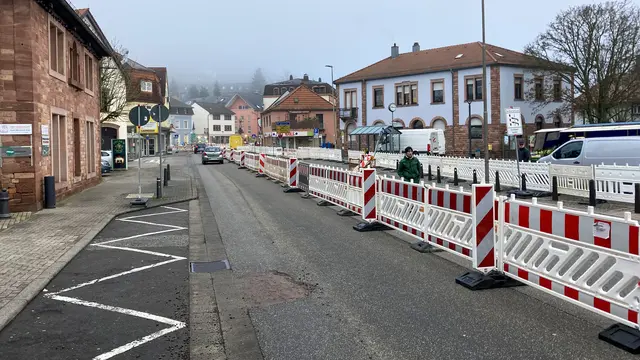 Blick in die Kaiserstraße in Landstuhl: Im dritten Bauabschnitt laufen nach der Winterpause erneut Bauarbeiten. Eine Fahrspur bleibt während der Maßnahmen geöffnet. | Foto: Stadt Landstuhl/De Fazio