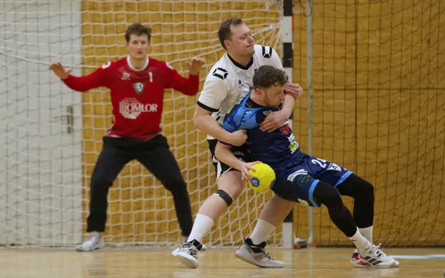 Marcel Fritz verteidigt im Handballspiel TuS 04 KL-Dansenberg gegen St. Ingbert-Hassel | Foto: TuS Dansenberg/gratis