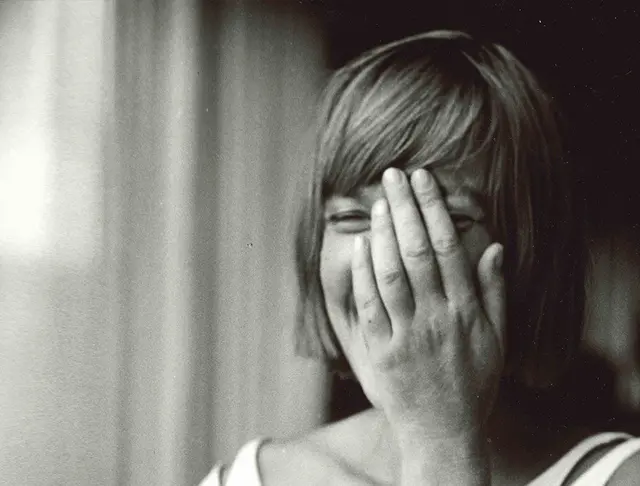 Mit der Ausstellung „Ich existiere nur, wenn ich schreibe“ widmet sich die Literarische Gesellschaft ab dem 8. März 2026 mit Ingeborg Bachmann einer der prägendsten Stimmen der deutschsprachigen Nachkriegsliteratur. | Foto: Ingeborg Bachmann_Literarische Gesellschaft_c Mario Dondero