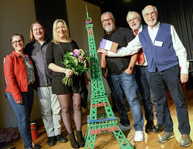 Célia Gagnard-Käfer, Johannes Hackl, Katia Belley, Dee Rosario, Jürgen Vogt, Gerhard Heitz - das JoDeeKat-Trio und der Vorstand des AK Viroflay | Foto: Michael Eckrich-Neubauer