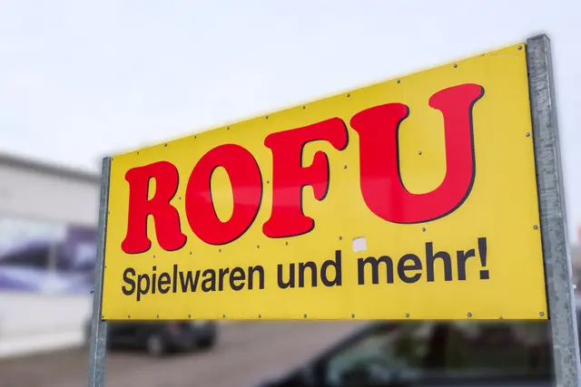 Außenwerbung eines Rofu-Standorts – das Unternehmen beschäftigt bundesweit rund 2.000 Mitarbeiter. | Foto: Erik Stegner