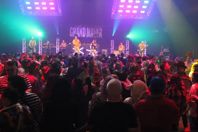 Altweiberfasnacht in der Eberthalle | Foto: Torsten Kleb/Lukom