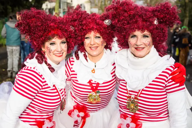Geschminkt, verkleidet, das gehört an Frauenfastnacht, Altweiberfasnacht oder auch Weiberfastnacht dazu. | Foto: Roland Kohls