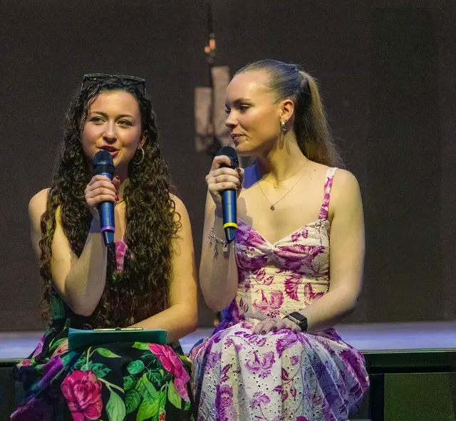 Die Moderatorinnen Chiara Belsanti und Lena Drogosch  | Foto: Wolfgang Neuberth