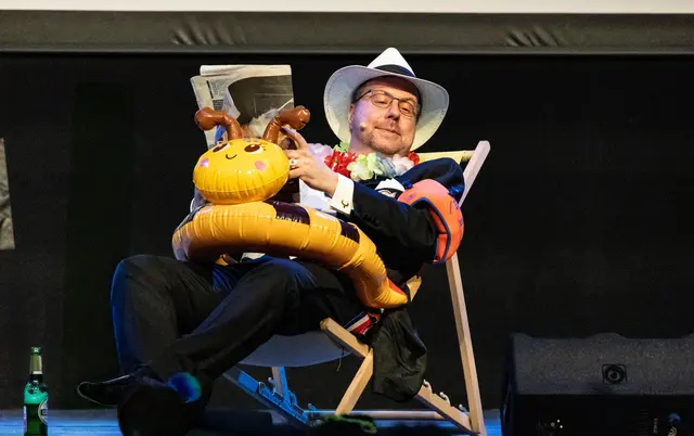 Alexander Fleck als Protokoller einmal mehr - und dieses Mal locker aus dem Liegestuhl heraus   | Foto: Wolfgang Neuberth