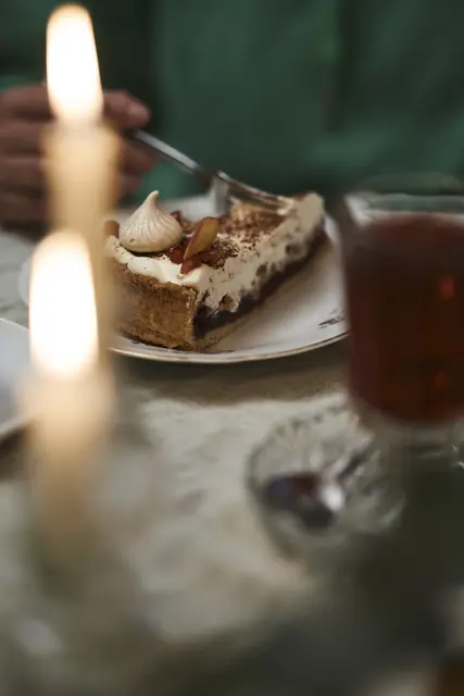 Hausgemachter Kuchen und Wohnzimmeratmosphäre in der Speisekammer in Diefenbach. | Foto: Tourimia Tourismus GmbH | Stefan Leitner Photography