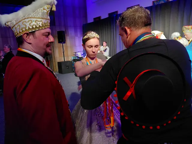 Volker der Erste hat seinen ersten Prinzessinnenempfang als neuer Gastgeber im Kreishaus sehr gut bestanden.  | Foto: Andreas Klamm