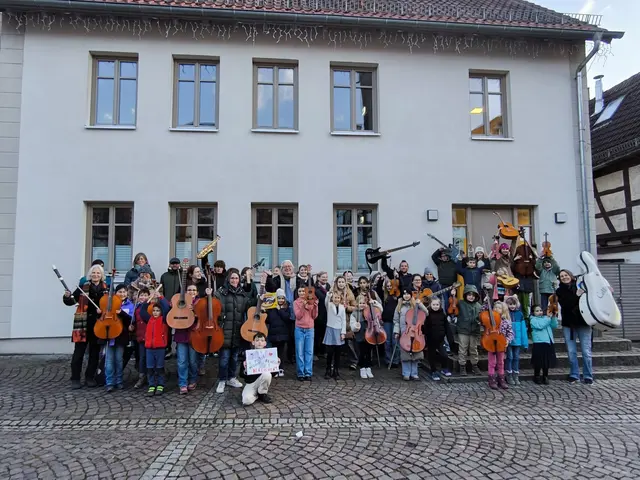 Eltern und Kinder wollen die Musikschule Kandel-Wörth erhalten | Foto: Schindler/frei