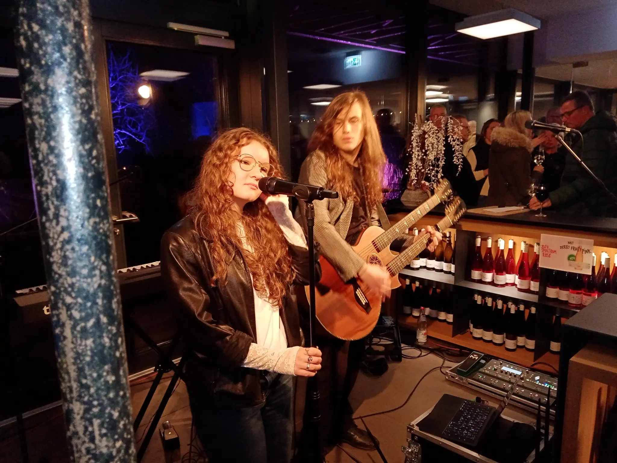 DUO-LENI-LARS-beim-Winterweinfest-Braun