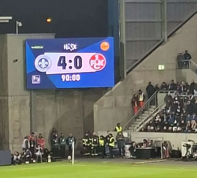 Auf der Anzeigetafel ist die 0:4-Packung in Darmstadt nüchtern dokumentiert | Foto: Ralf Vester