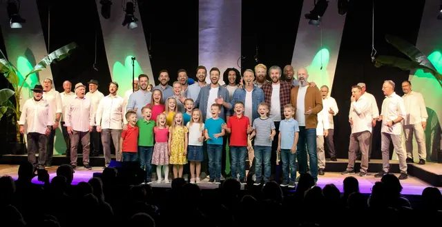 KI erweitertes Beispielfoto eures Chorprojekts bei unserem nächsten aCHORat-Konzert (im Hintergrund). | Foto: MGV Harthausen, Foto Bernd Hoffmann mit Overlay von KI Google Gemini 3 Nano Banana