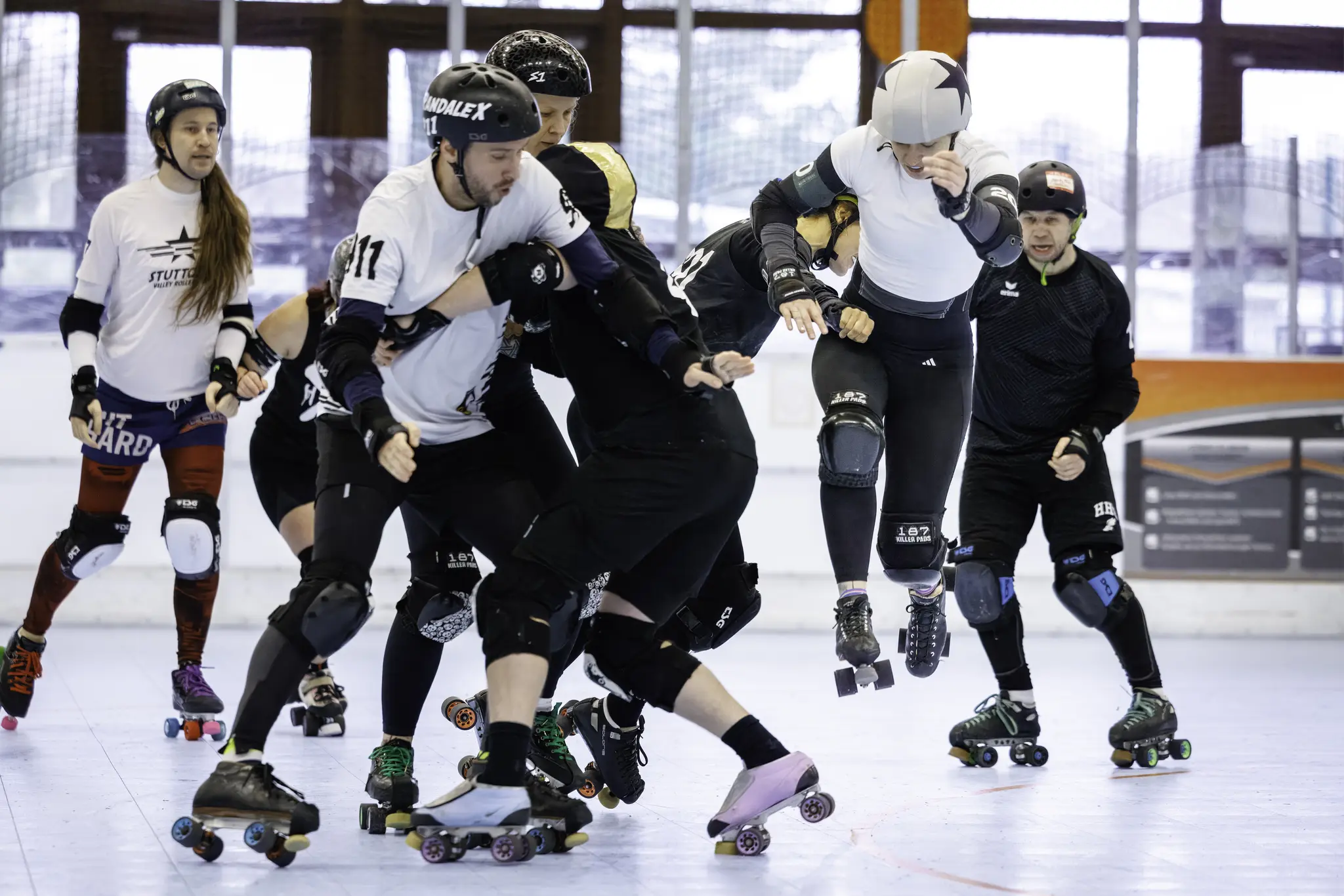 Roller-Derby-auf-internationalem-Top-Niveau-in-Karlsruhe-Quail-Clash-als-Vorbereitung-auf-den-World-Cup