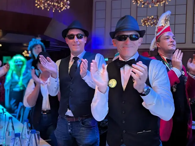 Kreisseniorenprunksitzung: Landrat Ralf Leßmeister (vorne) und Erster Beigeordneter Jan Schneider | Foto: Kreisverwaltung KL/gratis