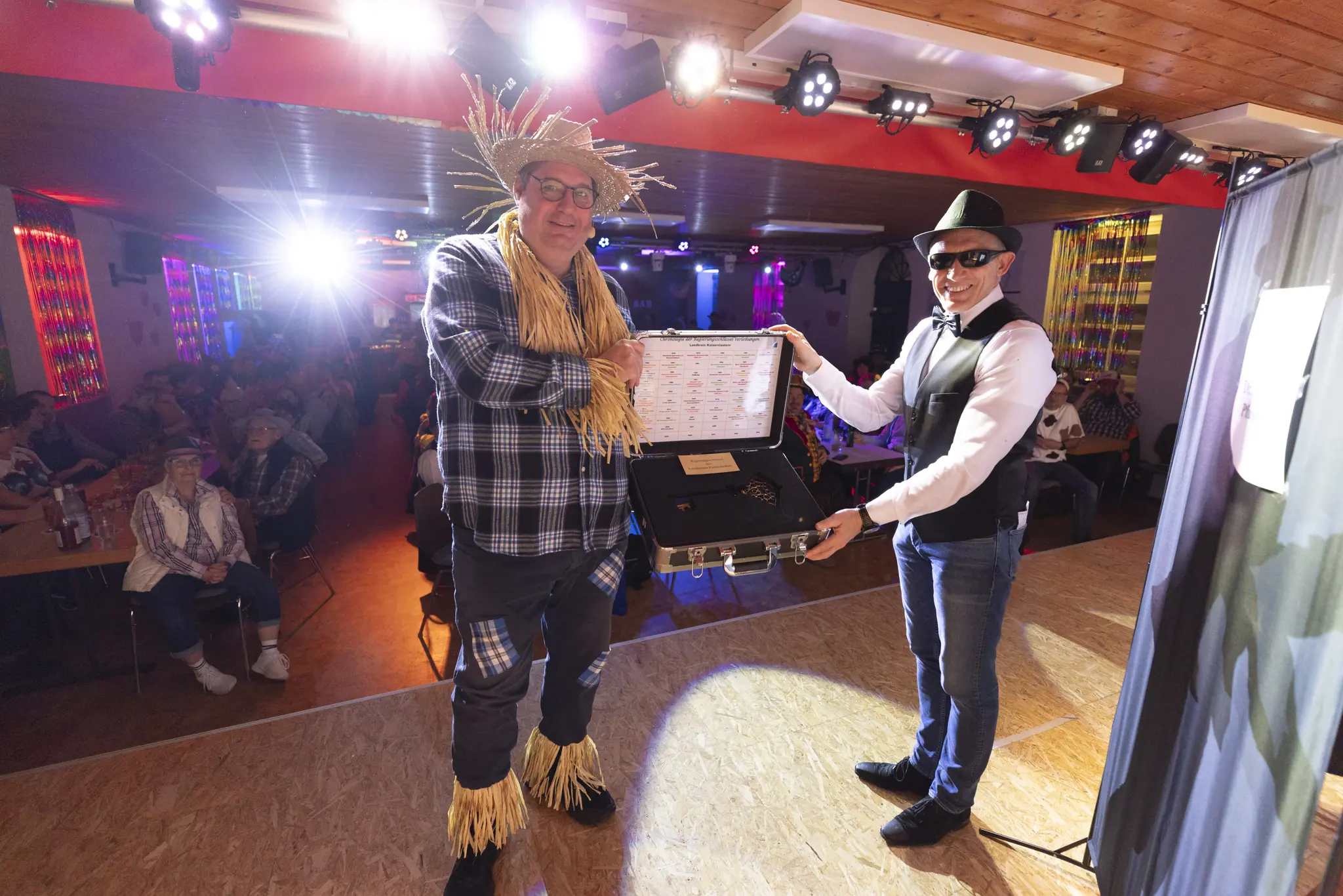 Regierungsschl-ssel-f-r-den-MUV-Alsenborn-Fasnacht-bernimmt-den-Kreis