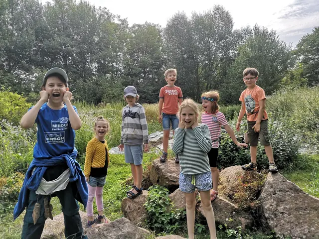 Spielen in der Natur macht sichtlich Spaß.  | Foto: Lobby für Kinder