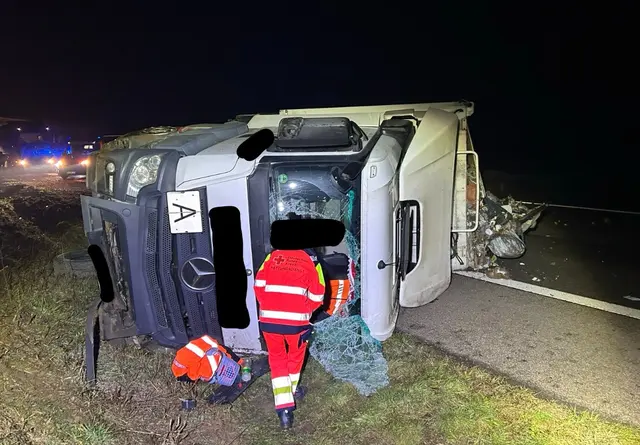 Schwerer Unfall auf A65: LKW blockiert Fahrbahn | Foto: Polizei Edenkoben
