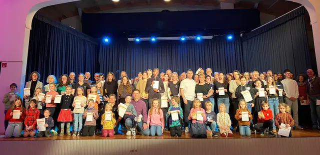 Obligatorisches Gruppenfoto: Insgesamt 93 Mal konnte das Deutsche Sportabzeichen verliehen werden. | Foto: VT Rockenhausen
