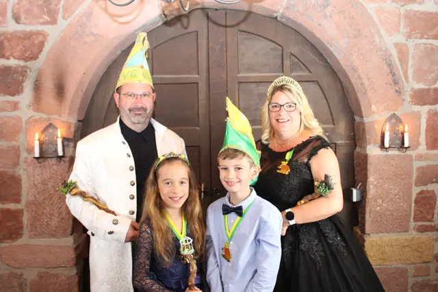 Das Prinzenpaar Tanja I. und Ralf I. regiert gemeinsam mit dem Kinderprinzenpaar Penelope I. und Jonas I. in Gräfenhausen. | Foto: KVG