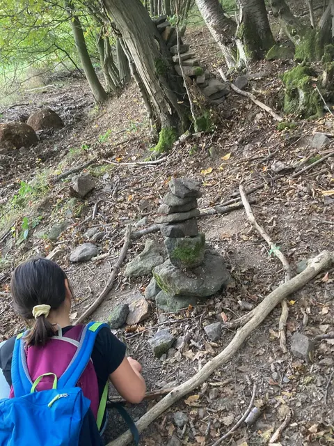 Kunst im Wald, Waldläufer:innen-Zeichen hinterlassen | Foto: M.Christmann-Koch