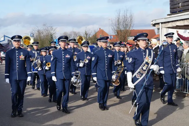 Die United States Air Forces in Europe Band eröffnet traditionell den Westricher Fastnachtsumzug und sorgt für den musikalischen Auftakt. | Foto: Stefanie Walter
