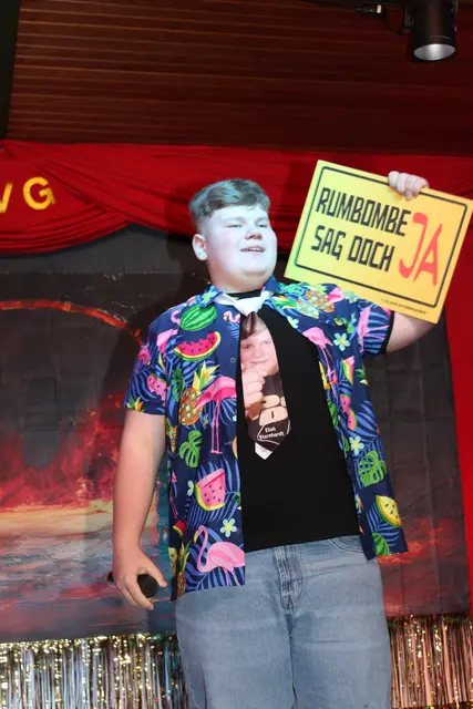 Die Wildsäu hatten schon früher JA gesagt: Eliah Sternhardt zu Gast bei Freunden | Foto: KVG