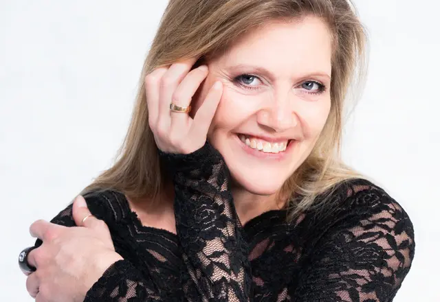 Beim Valentinstaggottesdienst in der Martinskirche Kaiserslautern ist Sängerin Sabrina Roth dabei | Foto: Susanne Esser