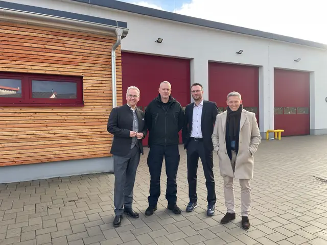 Die Landräte informierten sich bei einem Vor-Ort-Besuch über den Baufortschritt der neuen Luftrettungsstation für "Christoph 66" | Foto: Kreisverwaltung Donnersbergkreis/gratis