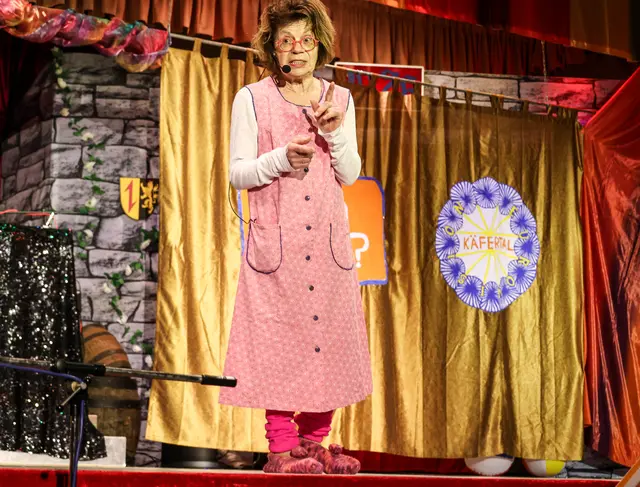  die „Butzfraa“ Anne (Brigitte Teschke),  | Foto: Wolfgang Neuberth