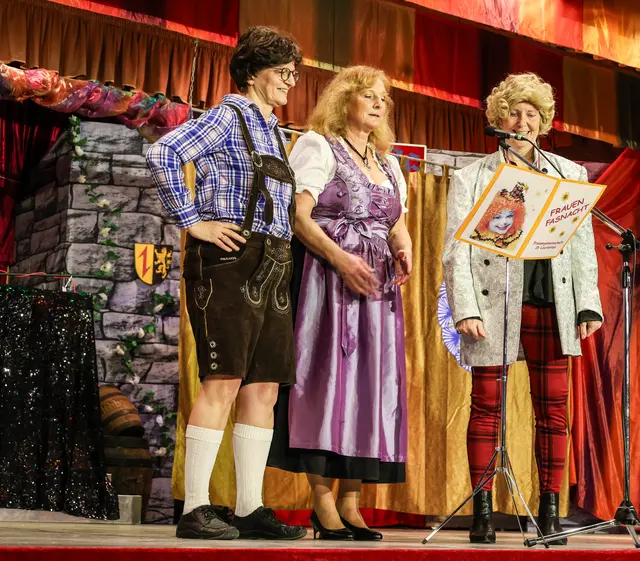 Gesangsduo Marianne (Karin Gwiadowski) und Michael (Lydia Waiditschka)  | Foto: Wolfgang Neuberth