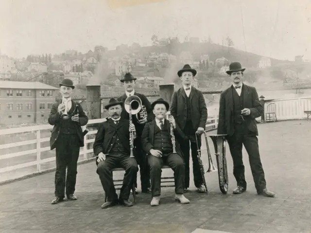 Pfälzer Wandermusikanten auf Tournee  | Foto: IPGV, Sammlung Emil Strauß