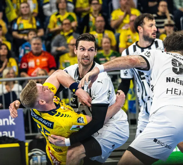 Hendrik Pekeler gegen Haukur  | Foto: Wolfgang Neuberth