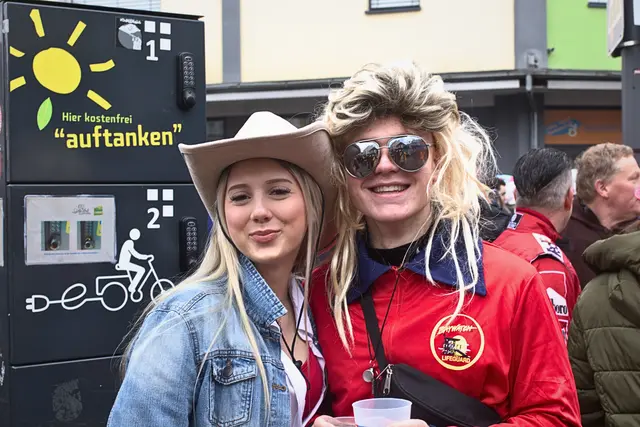 Der Schillerplatz wird zur närrischen Partyzone | Foto: Cornelia Bauer