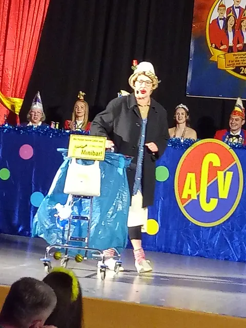 „Frau Allerscheendscht“ sorgte für so manchen Lacher | Foto: Anja Stemler