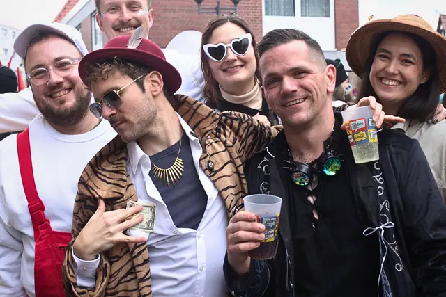 Gut gelauntes Publikum bei der Straßenfastnacht in Schifferstadt | Foto: Cornelia Bauer