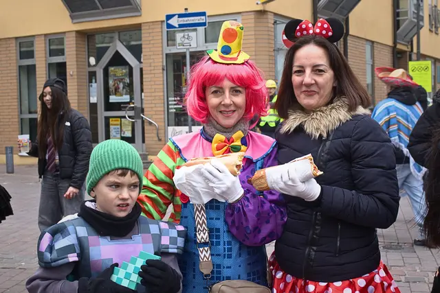 Erstmal eine kleine Stärkung vor dem Feiern | Foto: Cornelia Bauer