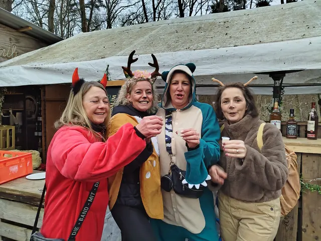 Prost Mädels, von meiner Seite... Wärt ihr auf der Titelseite  | Foto: Manu Wo