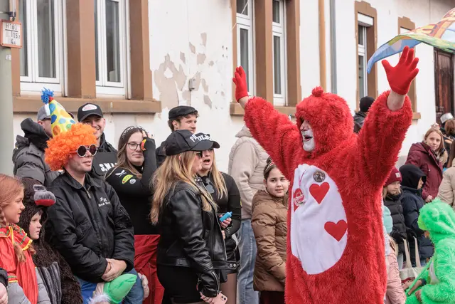  Faschingsumzug in Bellheim 2026 - die Zuschauer hatten jede Menge Spaß | Foto: Paul Needham