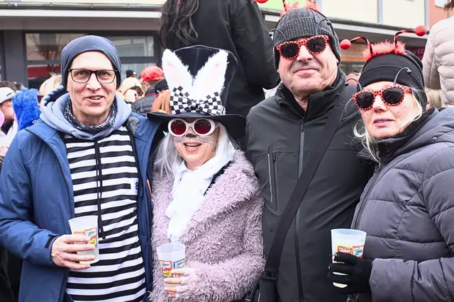 Gruppen posieren für Erinnerungsfotos | Foto: Cornelia Bauer